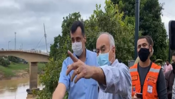 “A Prefeitura vai fazer aqui uma intervenção emergencial”, diz Bocalom sobre desbarrancamento do Calçadão